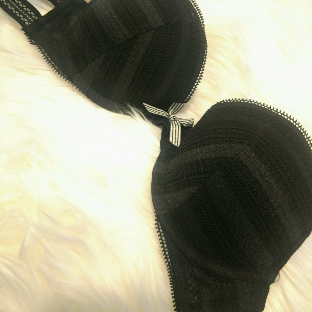 🌿 3 for $15  VS black lacy bra